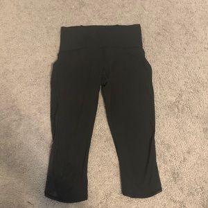 Lululemon women’s cropped leggings